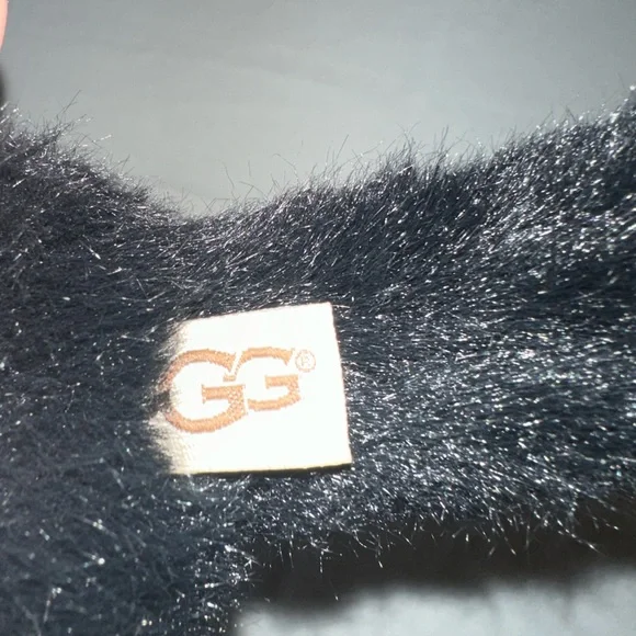 UGG Earmuffs - Picture 3 of 6